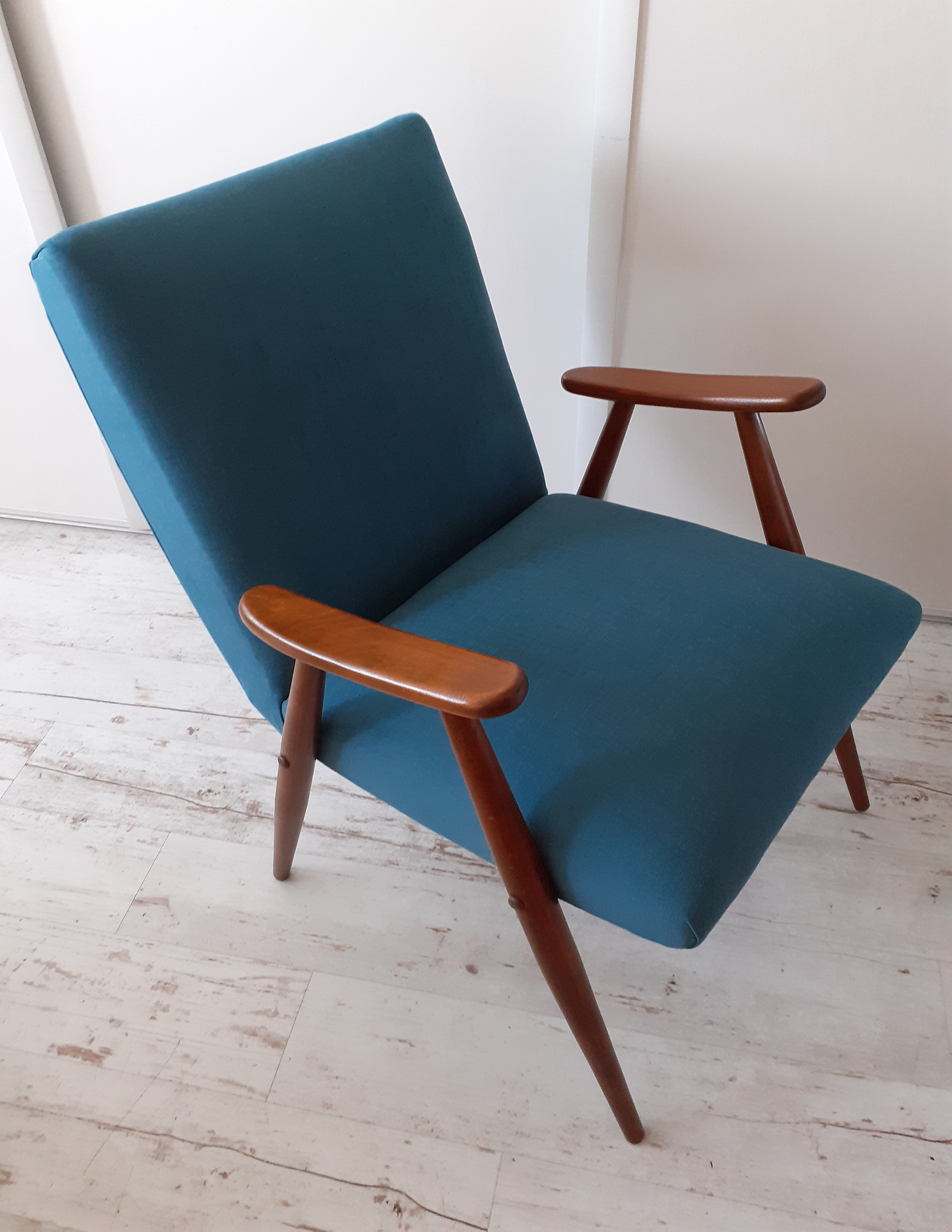 Fauteuil scandinave bleu